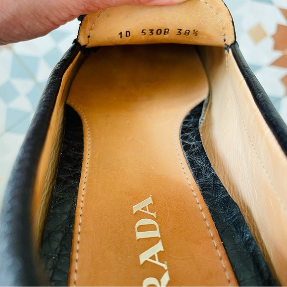 Prada // Women’s Black Leather Driving Loafer with Gold Logo Detail, Sz Eu 38.5 - Picture 10 of 11
